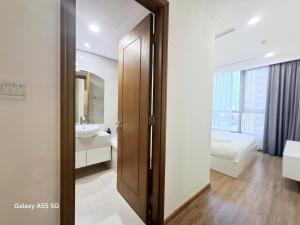 Vinhomes Central Park - landmark Plus 2 BR apartment