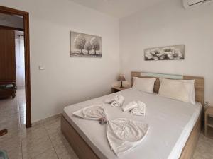 3 Bedroom House, 250m from Trikorfo Beach