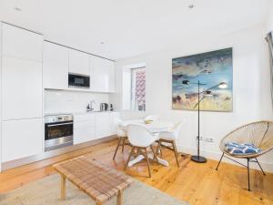 Bright 1BR w AC in Historic Alfama | By Airnest
