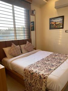 HOTEL AURA BY ARIHANT - Compact Rooms