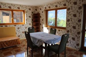 Log home Iseltwald near Interlaken with panoramic view