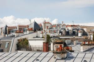 Luxe sous les toits de Paris avec vue Tour Eiffel
