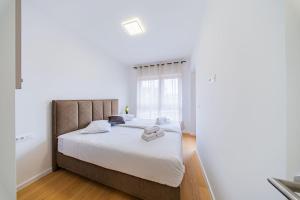Zagreb 243 - Zagreb - 2 Bedroom - Garage - Balcony - New - Apartment - Parking - Flexible Keybox Entry - Modern - Monthly Rent - WiFi