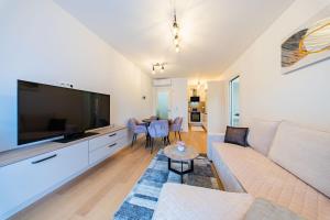 Zagreb 243 - Zagreb - 2 Bedroom - Garage - Balcony - New - Apartment - Parking - Flexible Keybox Entry - Modern - Monthly Rent - WiFi