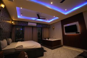 Hotel Namaste With Jacuzzi I Best For Couples and Corporate I Noida