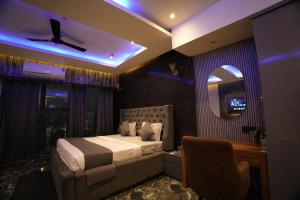 Hotel Namaste With Jacuzzi I Best For Couples and Corporate I Noida