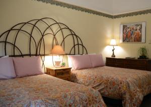 Double Room with Shared Bathroom room in The Willows Inn