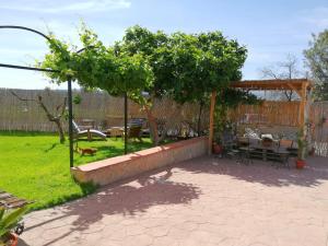 Cortijo Los Dólmenes - Casa Rural con Piscina, Barbacoa, Terraza y Parking