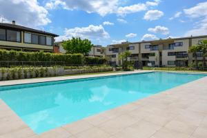 Oasis of Lake Garda in Desenzano with Pool-Garden-Garage