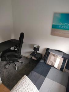 4 BED BBQ PARKING QMC UNIVERSITY HOCKEY MEETINGS Parkland