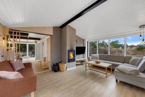 Holiday Home With 4 Bedrooms And Large Terrace With Wilderness Bath