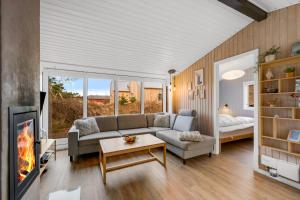 Holiday Home With 4 Bedrooms And Large Terrace With Wilderness Bath