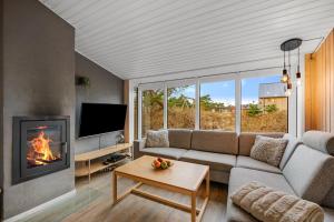 Holiday Home With 4 Bedrooms And Large Terrace With Wilderness Bath