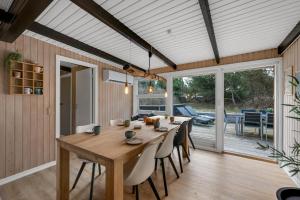 Holiday Home With 4 Bedrooms And Large Terrace With Wilderness Bath