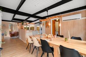 Holiday Home With 4 Bedrooms And Large Terrace With Wilderness Bath