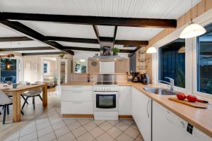 Holiday Home With 4 Bedrooms And Large Terrace With Wilderness Bath