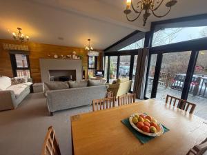 Finlake Luxury Lodge with Lake View