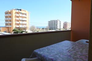F011 - Fano, trilocale vista mare con balcone