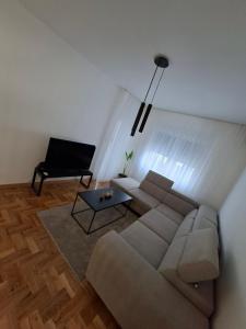 Lux 037