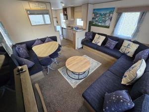 2 Bed Caravan With Decking