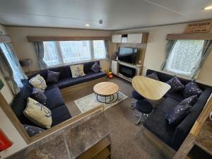 2 Bed Caravan With Decking