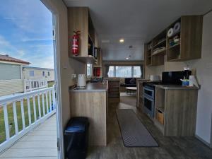 2 Bed Caravan With Decking