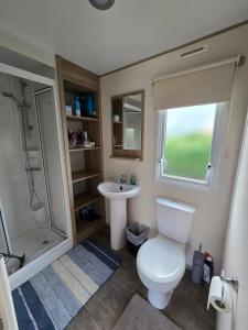 2 Bed Caravan With Decking