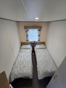 2 Bed Caravan With Decking