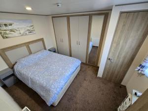 2 Bed Caravan With Decking