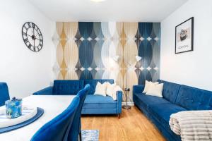 2 Bedroom 1 Bathroom with 4 Beds and Parking