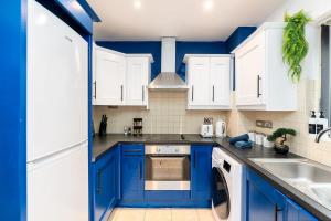 2 Bedroom 1 Bathroom with 4 Beds and Parking