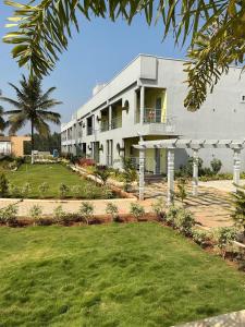 Royal Roots Resorts