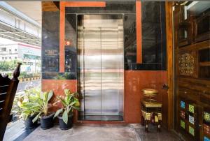 Hotel SS Comforts Luxury Rooms Kondapur