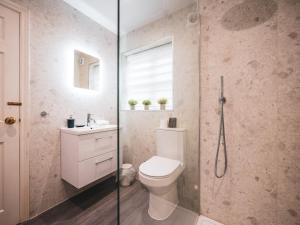 1 Alberni Cottage Hope Cove - 1-min walk to beach