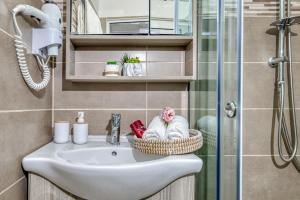 Fouki apartments Ipsos Beach