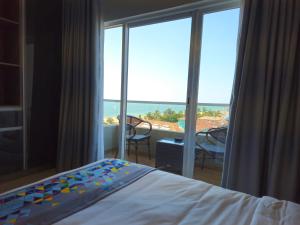 Beachfront Luxary Studio in Negombo - Sunset Views