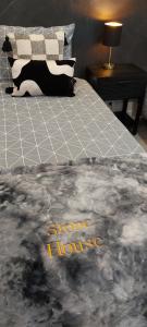 Stone House, Style Room