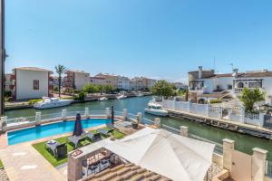 5 BEDROOMS, 3 BATHROOMS, 15M MOORING, PRIVATE POOl