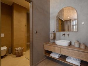 Hestia Boutique - Renovated Rooms Just Steps from the Beach
