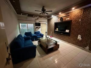 4 Bhk home in hazratganj