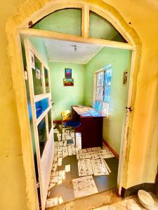 Superb Starling Hotel