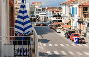 3 Bedroom Lovely Apartment In Viareggio