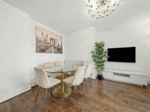 Luxury Two Beds Apartment in Canary Wharf