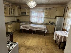 Батьківська хатина