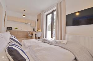 Sunset Apartments - Słoneczne studio dla dwóch osób jedynie 300m od plaży