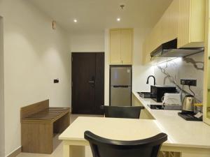 Beachfront Luxary Studio in Negombo - Sunset Views