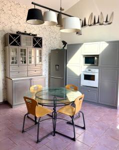 Charmante maison en Pierre dorée, avec vue sur les collines