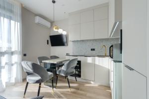 12-85 French Quarter 2, Predslavynska 42, Kyiv centre, fantastic city view, 15 kW backup power, Petrovdim Apartment