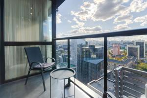 12-85 French Quarter 2, Predslavynska 42, Kyiv centre, fantastic city view, 15 kW backup power, Petrovdim Apartment