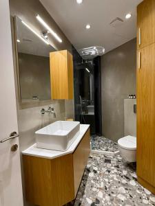 AGAIN 2 Downtown Premium Suite with Parking